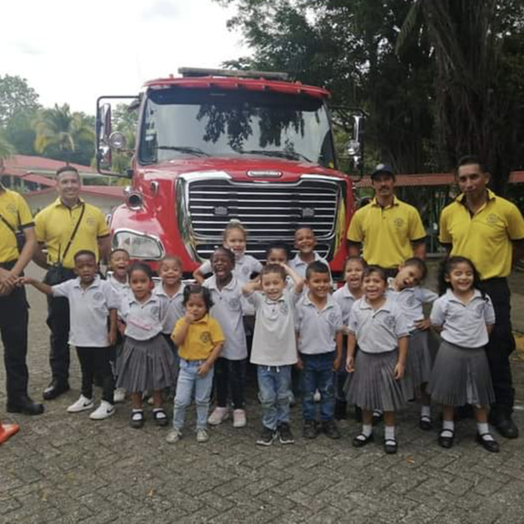 Visita del cuerpo de Bomberos